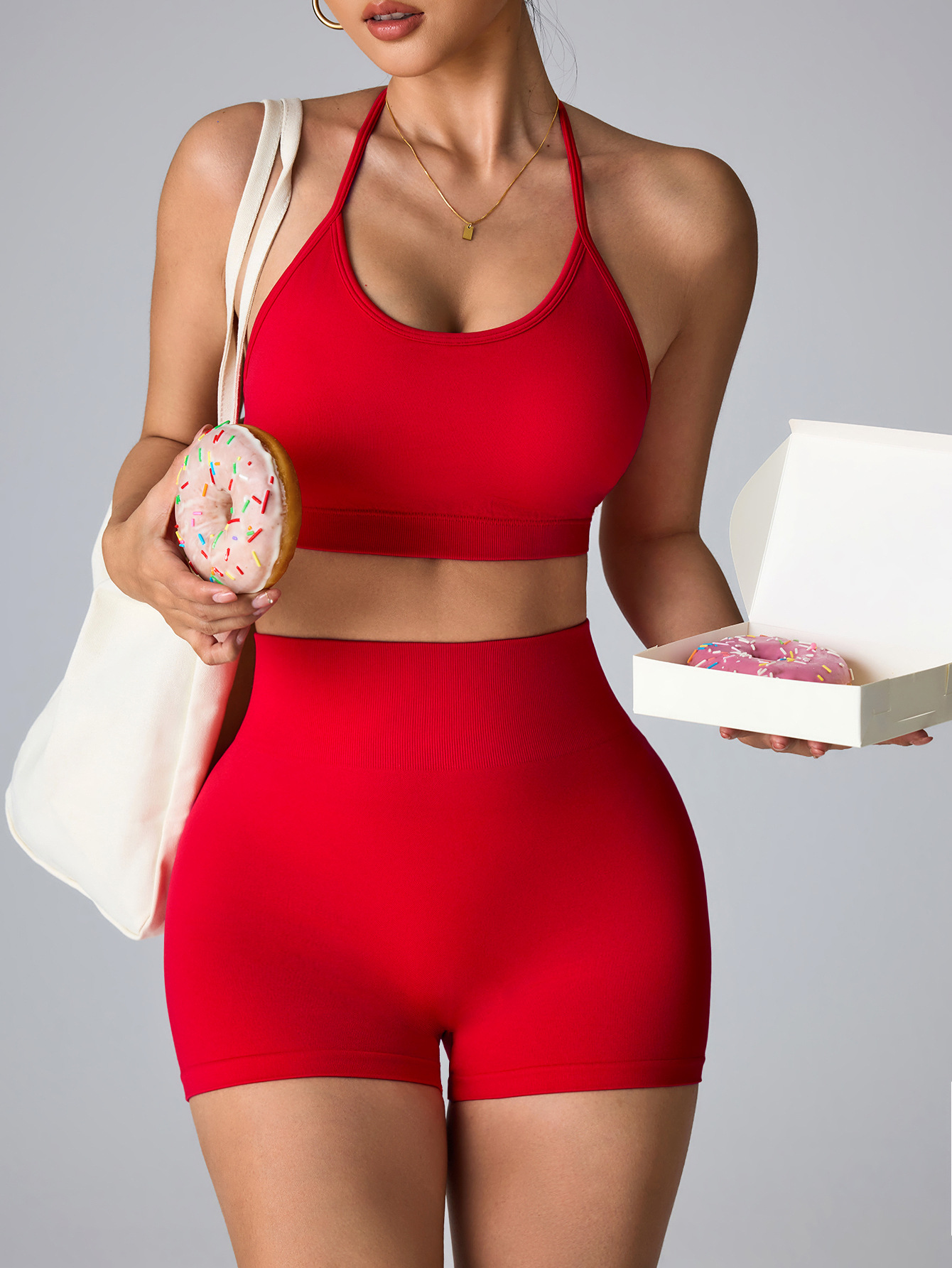 Traje de ropa de yoga de fitness sin costura europea y americana, sujetador deportivo con cuello halter, hermosa espalda, melocotón, cadera, caderas, pantalones cortos de yoga de cintura alta