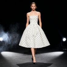 法式优雅复古女式波点印花抹胸收腰长裙2025新款女夏荷叶边连衣裙