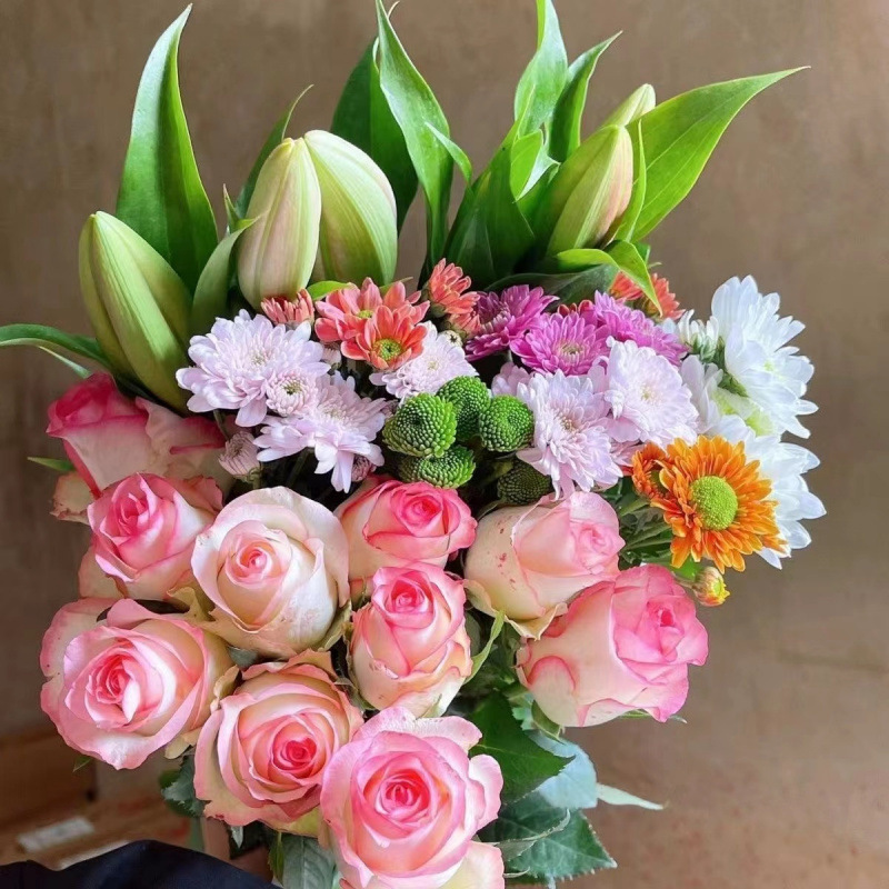 百合玫瑰向日葵康乃馨勿忘我黄莺云南鲜花基地直发一件包邮包邮