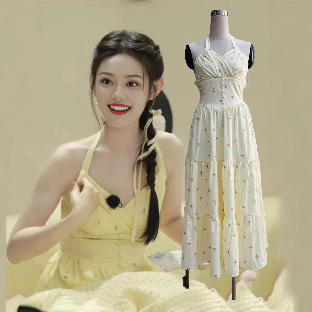 Jiang Yiyi의 여름 여성을 위한 노란색 꽃무늬 칼라 홀터넥 드레스 새로운 패션 리조트 스타일 비치 롱 드레스