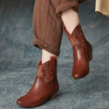 2024秋冬新款复古民族风尖头牛皮拼接绣花时装靴女短靴休闲骑士靴