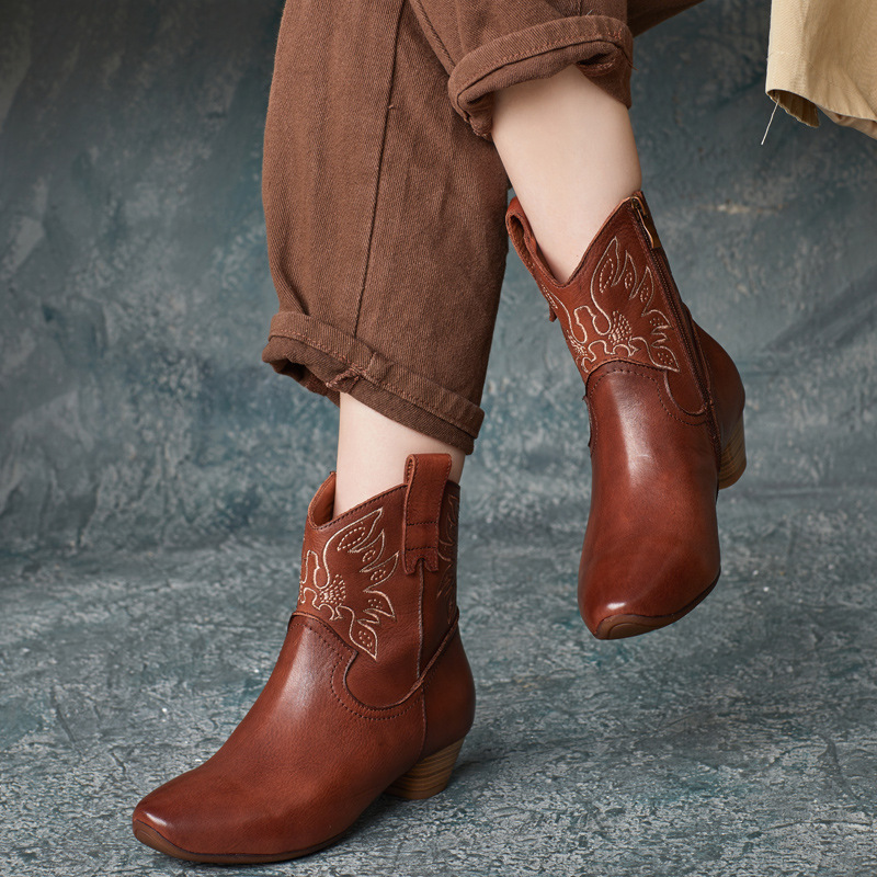 2024秋冬新款复古民族风尖头牛皮拼接绣花时装靴女短靴休闲骑士靴