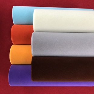 �F؛��ɫ��ճ���z�q���Ҿ����ϵװ���b���rˮ�̵��Lëֲ�q��