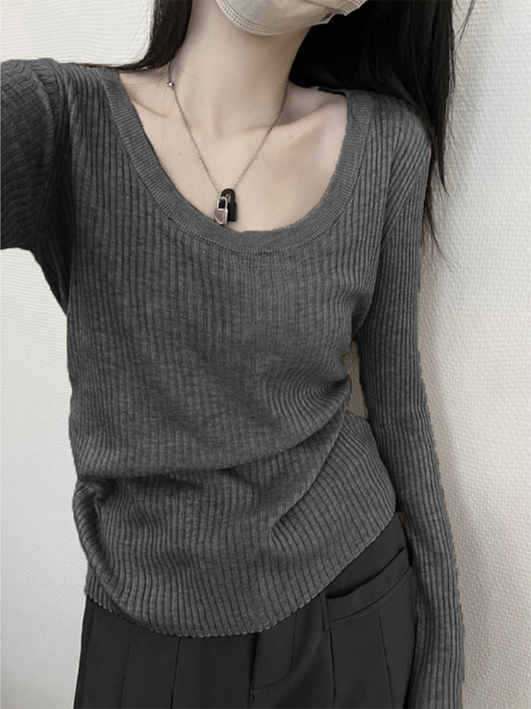 가을 2024 년 새로운 긴 소매 니트 탑 로우 칼라 바닥 셔츠 여성의 가을과 겨울 올해의 인기있는 작은 셔츠