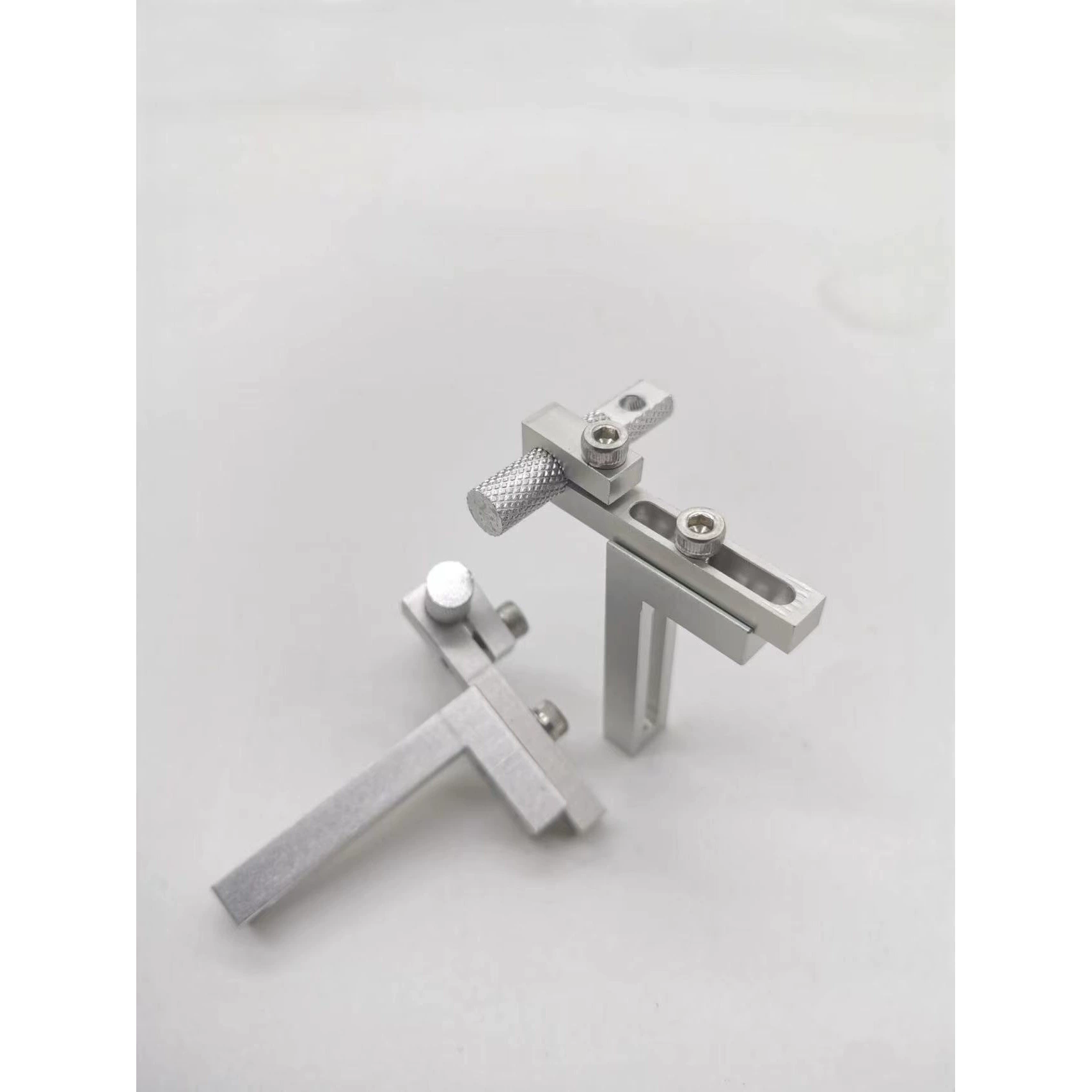 Вибрационная пластина Кронштейн для оптоволокна Регулируемый датчик Фиксированный кронштейн Алюминиевый кронштейн для оптоволокна с ЧПУ