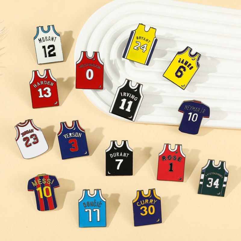 Cute cartoon NBA basketball jersey brooch Kobe Curry Jordan Star clothes World Cup brooch wholesale