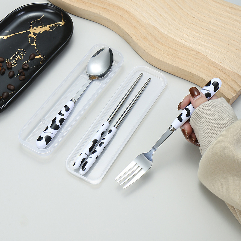 ins风卡通奶牛款便携餐具不锈钢筷勺叉二件套学生户外旅游便携餐