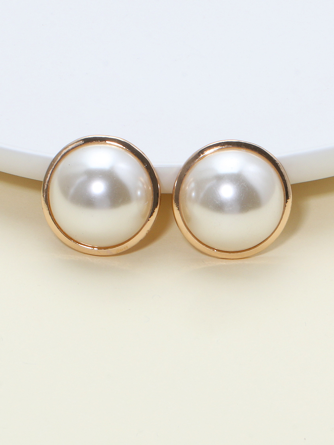 Retro Geometric Pearl Earrings Wholesale display picture 3