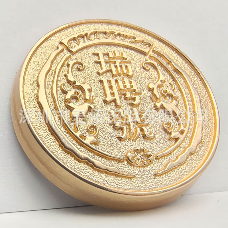 【厂家定  制】3D金属标签压铸铭牌包装盒铁牌香水瓶铝牌电镀logo