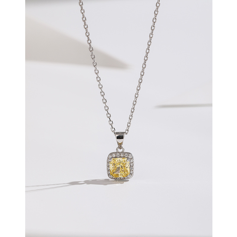 S925 plata esterlina hielo flor corte collar cuadrado para las mujeres Luz de lujo de alto grado temperamento nicho de alto carbono diamante colgante clavícula cadena
