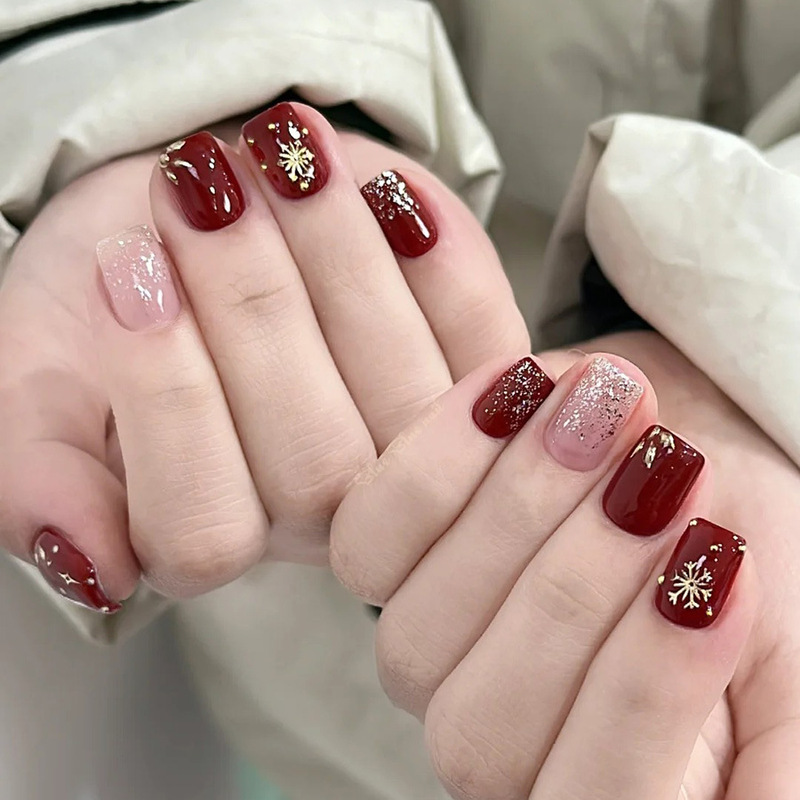 Suitable for New Year red armor golden snowflake glitter autumn and winter white temperament 24 wearable nail patch