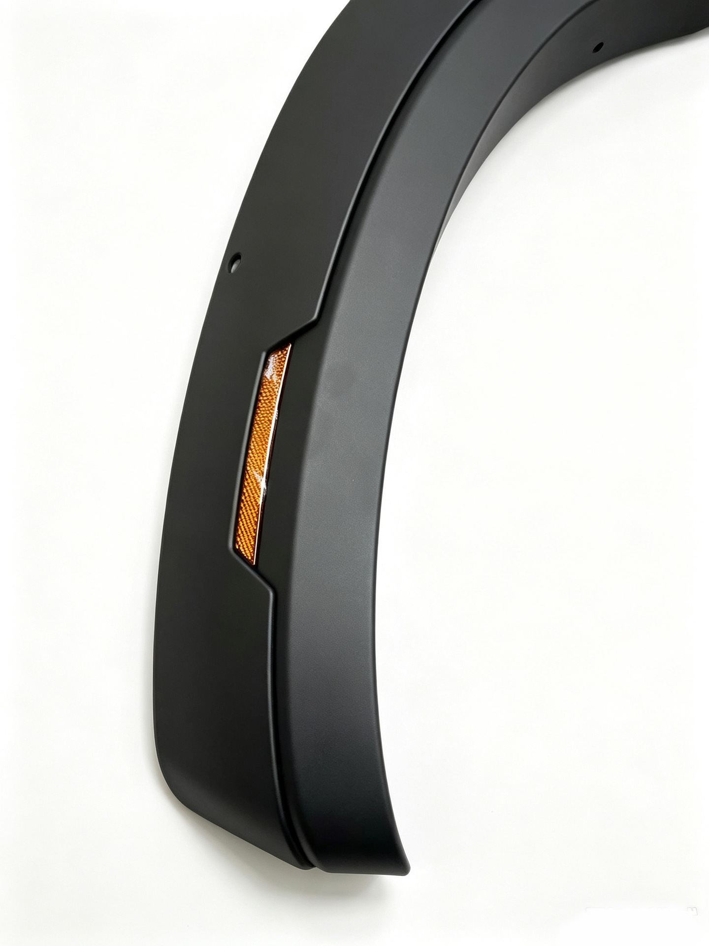 Suitable for Chevrolet Colorado 2016-2019 with reflective markings, widened wheel arch fenders for pickup trucks