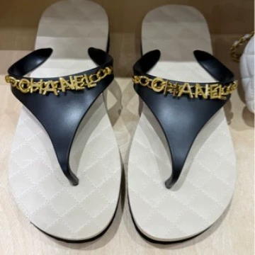 Beach summer flip flops, sandals, Chanel style
