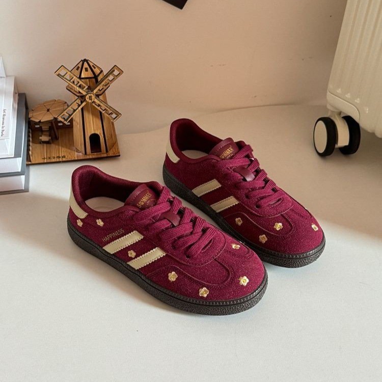 Flores bordadas de zapatos de mujer de otoño 2025 nuevo estilo europeo estación universal zapatos casuales americanos retro Gump skate