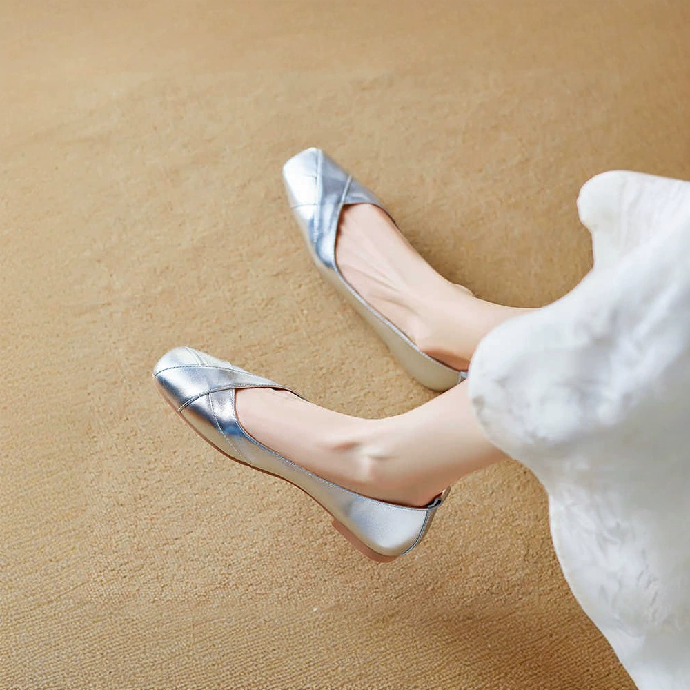 [Готовый запас] 8662 Женские супермягкие туфли-бини, женские летние туфли на плоской подошве, весна-осень 2025, французский квадратный носок, серебристый, с мягкой подошвой