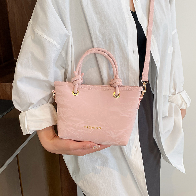 Tendencia versátil bolso de hombro 2025 nuevo estilo de moda casual bolso de cubo de mano para mujeres coreanas bolso de mochila simple para mujeres