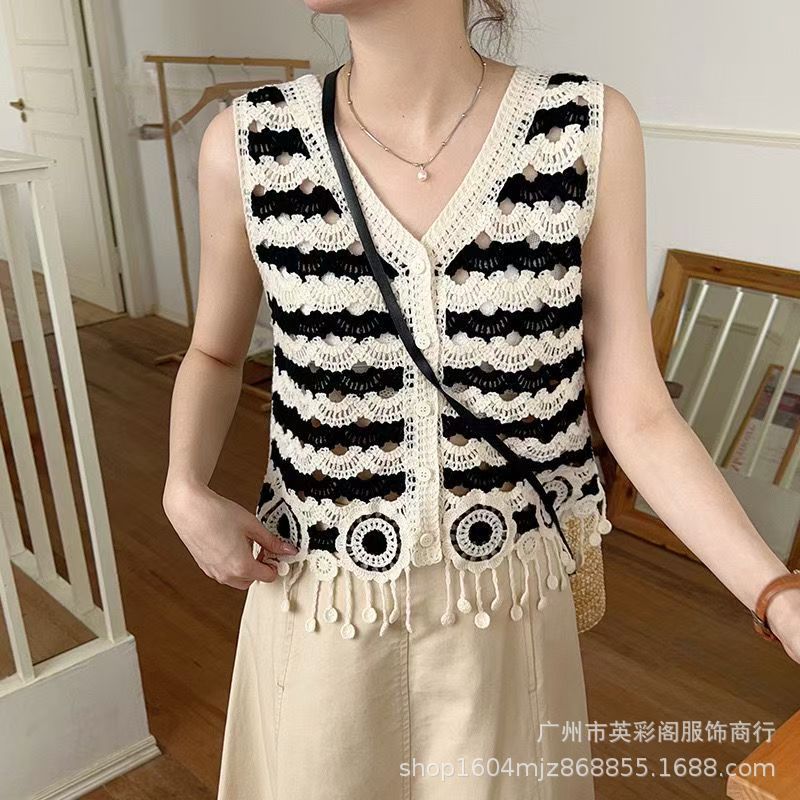 Small design knitted vest