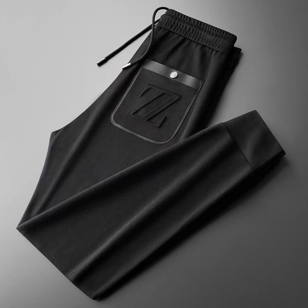 Herrenbekleidung Freizeithosen für Männer dünne Strickstickerei gepresster Kleber dreidimensionaler Modetrend All-Match-Sport-Slim-Fit-Jogginghose für Männer_voghion.com