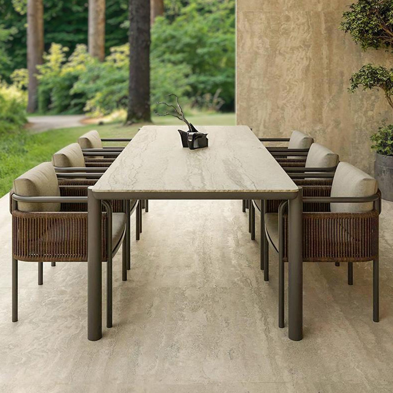 Mesa y silla de ocio al aire libre patio jardín al aire libre muebles impermeables y protectores solares alojamiento residencial hotel chalet percha combinación de silla de caña