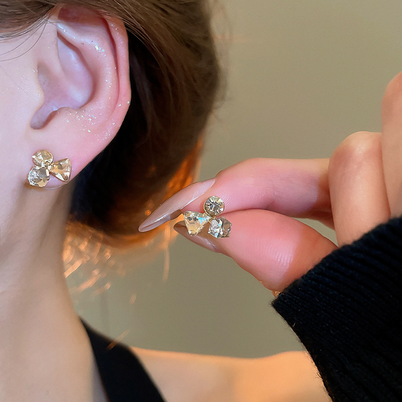 Pendientes de perlas de flor de circón de aguja de plata, pendientes de lujo de alta gama de lujo ligero exquisito, pendientes de todo fósforo blanco de moda de nicho al por mayor