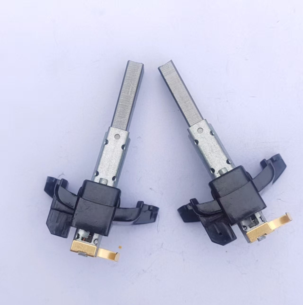 厂家货源  6.5*10*32mm碳刷家用吸尘器除尘器电机碳刷配件