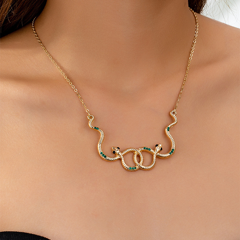 Collar de tendencia de moda transfronteriza Collar de personalidad retro europeo y americano Serie de serpiente femenina Personalidad femenina Cadena de clavícula joyería