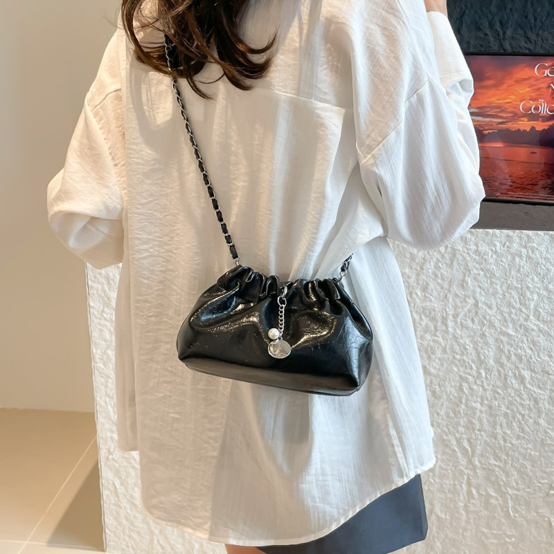 2025 New Fashion Trendy Bucket Bag Versatile Chain Crossbody Bag Korean Style High-End Pleated Bag for Women 2025 New Fashion Trendy Bucket Bag Versatile Chain Crossbody Bag Korean Style High-End Pleated Bag for Women