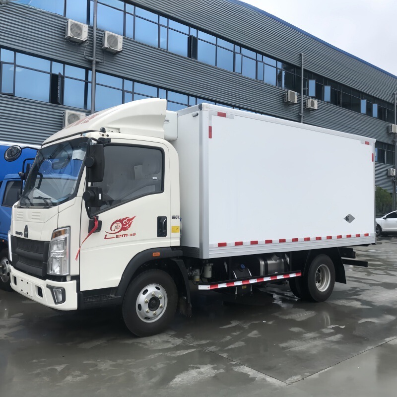 Sinotruk Howo Luxury High-Top Refrigerated Truck 4.2m Fresh Meat, Vegetables and Fruits German Man 255 Horsepower Food Cold Chain Truck