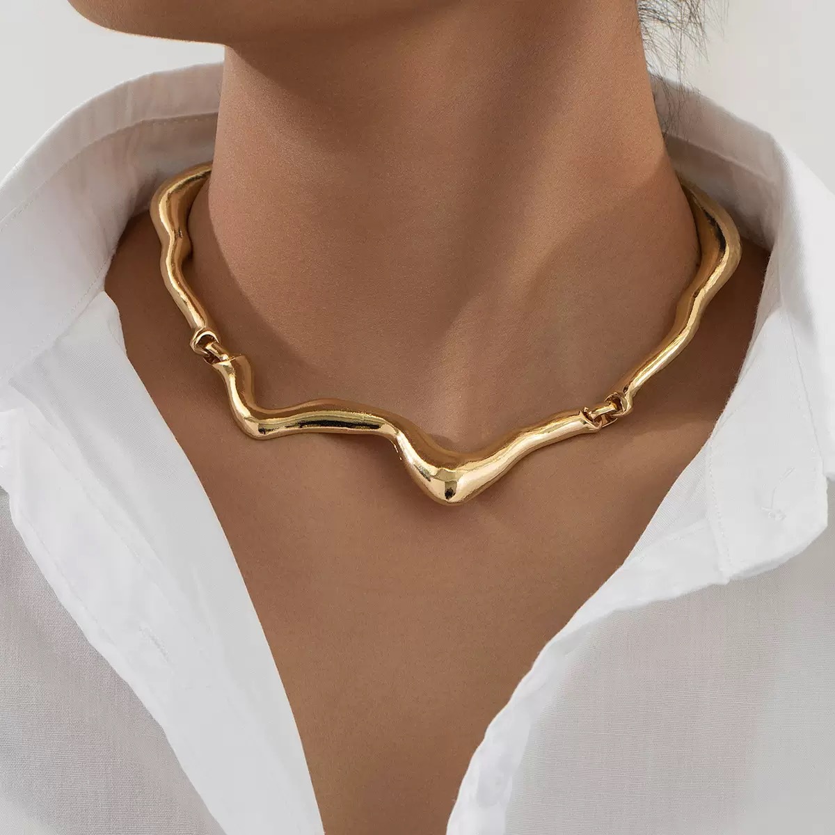 Europa y América de moda transfronteriza personalidad exagerada de metal pesado de Oriente Medio irregular dorado collar de mujer ondulada