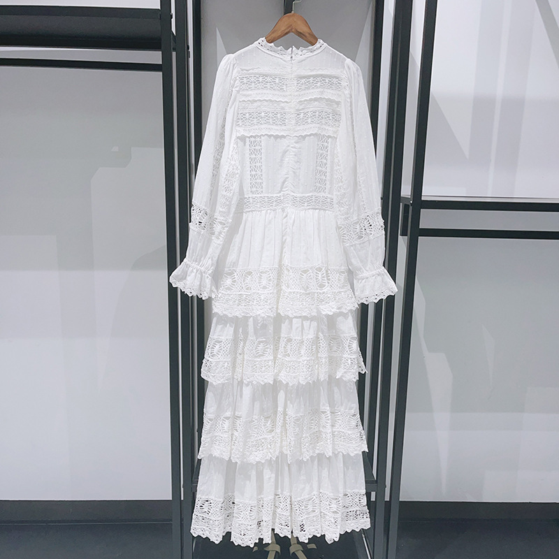 Spring retro lace dress with a round collar