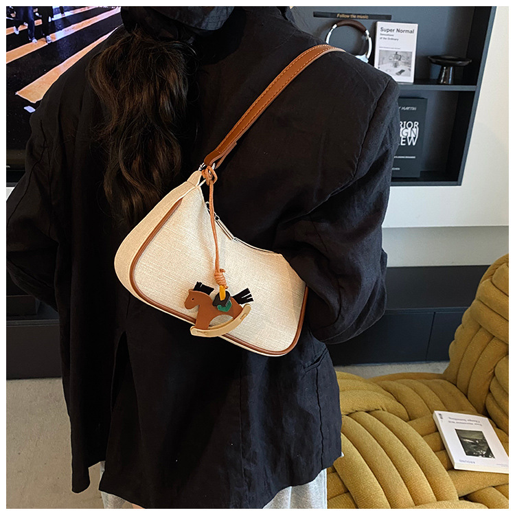 A niche design and fashionable underarm bag for summer 2025, a versatile and high-quality crossbody bag for women's daily commuting undefined