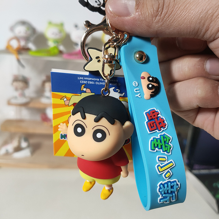 正版蠟筆小新情侶鑰匙扣書包掛件禮物配飾精緻小飾品創意禮物送人