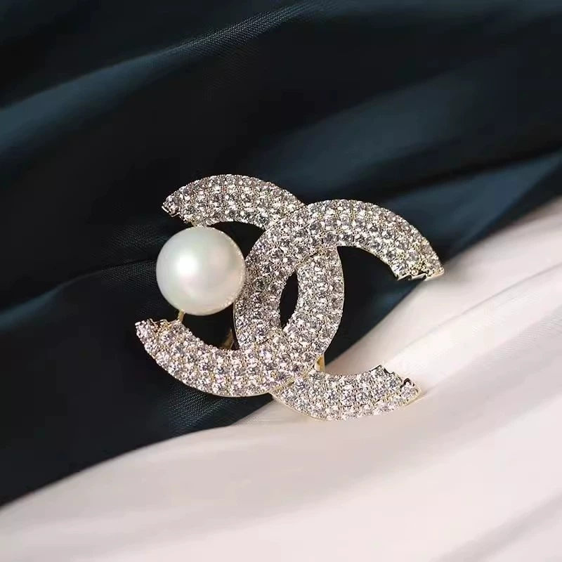 Металлический брошь, аксессуар, булавка, рубашка, стиль light luxury