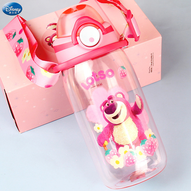 Детская бутылка для воды Strawberry Bear из тритана, с прямым отверстием для питья, для учеников начальной школы, малышей, мальчиков и девочек, с ремешком.