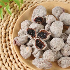 青梅陳皮話梅は妊婦の間食を抱いて梅餅ブドウの砂糖漬けの果物の干し梅の青梅ブドウを挟みます。
