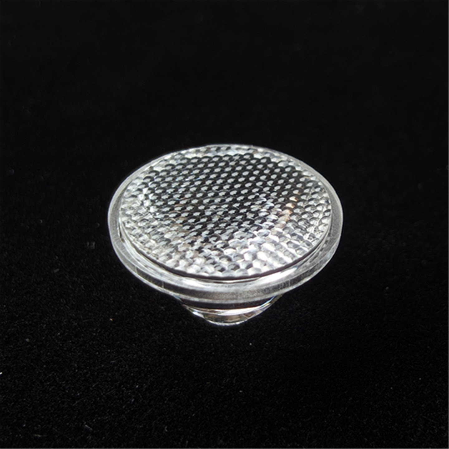 Compatible with 3535 and 3030 LEDs with 30-degree focusing lenses, acrylic material, and high-transmittance soft light LED beads.
