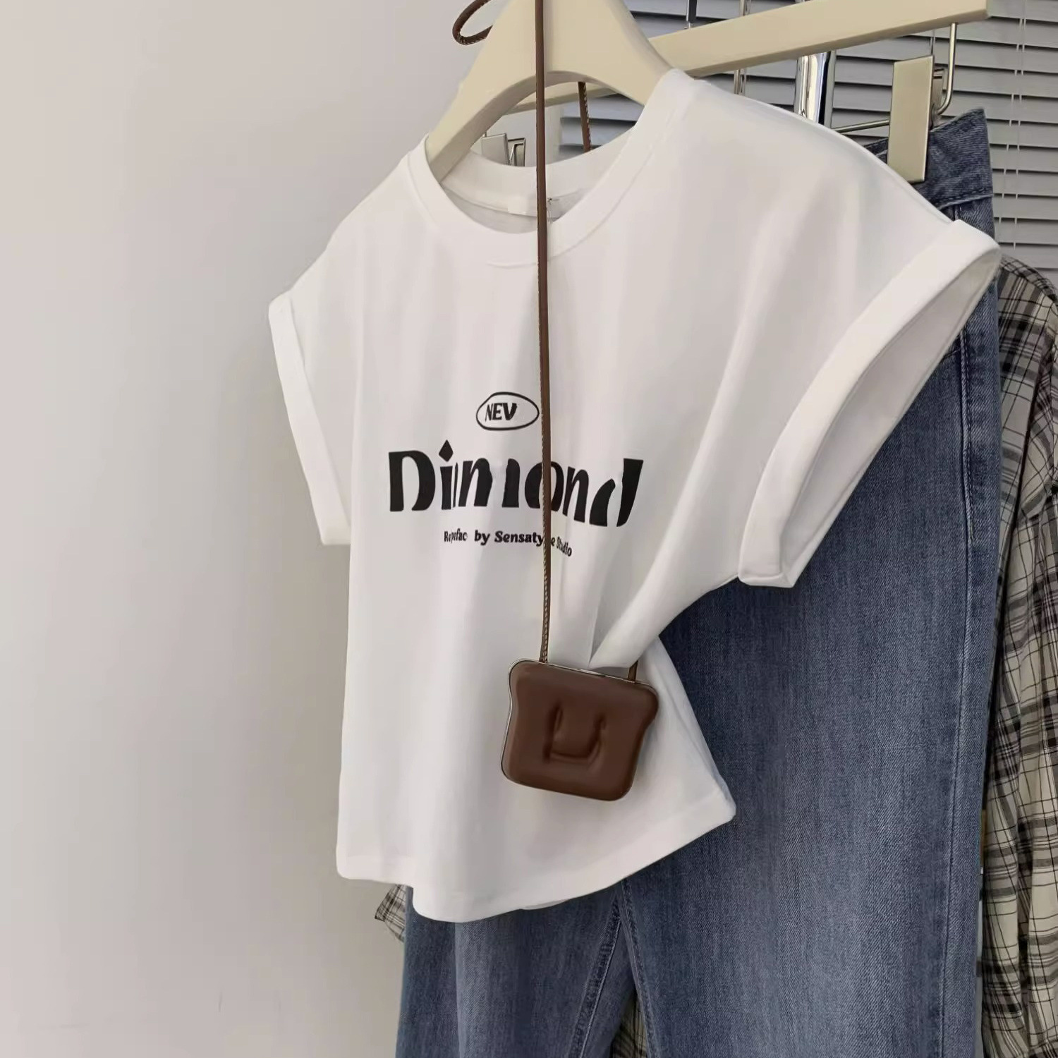 Camiseta de manga corta con estampado de hombro de gran tamaño para mujer 2024 verano y otoño letras americanas casual cuello redondo top de ins único para mujer