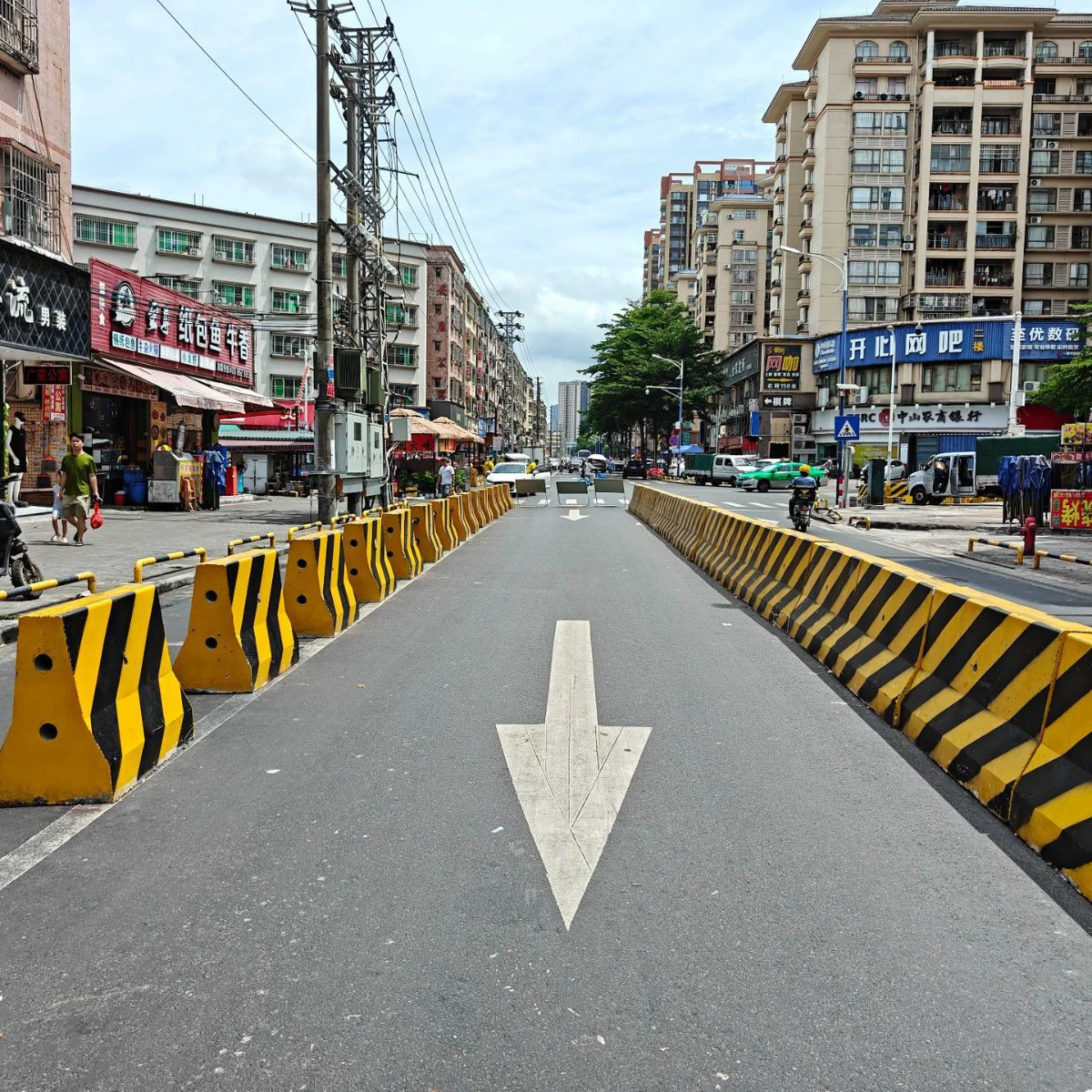 Дорожный столб для предотвращения столкновений, цементный изоляционный столб для движения, столб для предотвращения столкновений, каменный дорожный барьер, предупреждающий о столкновениях, цементный ограждающий барьер для высокоскоростных дорог