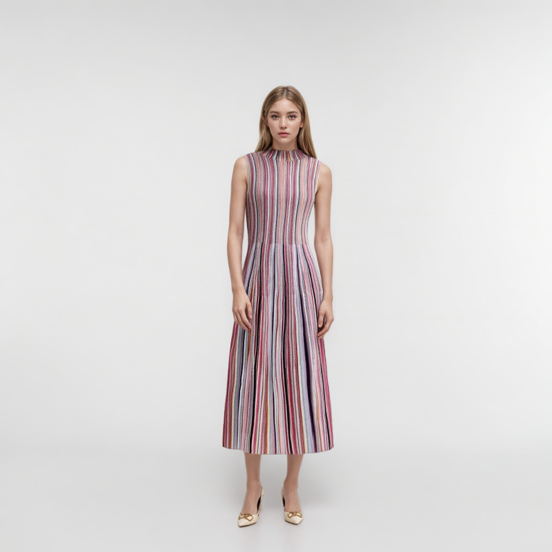 summer elegant knitted knitted dress with a round collar sleevless