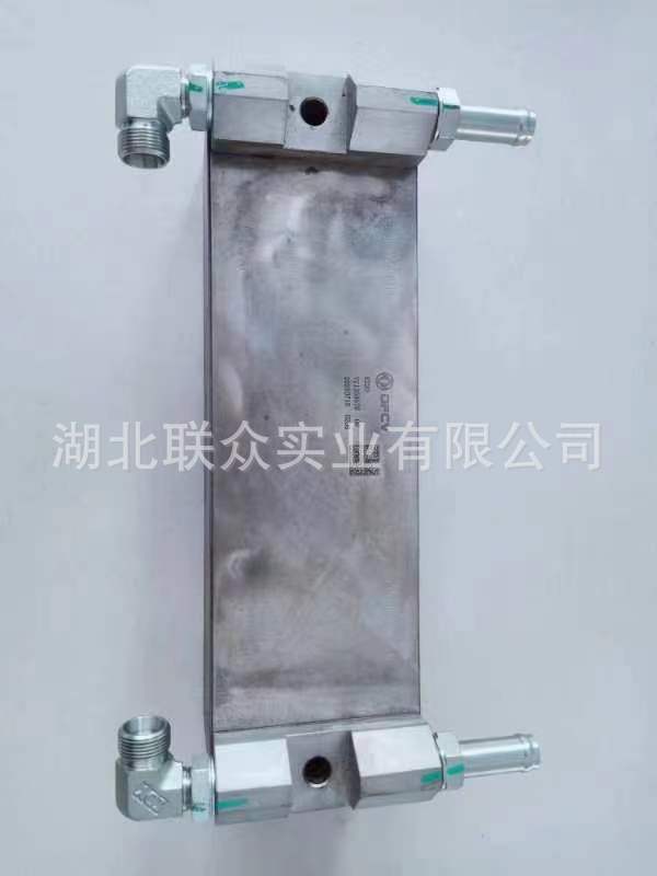 For Dongfeng Volvo Transmission Parts 14-Speed Transmission Oil Cooler V21359570