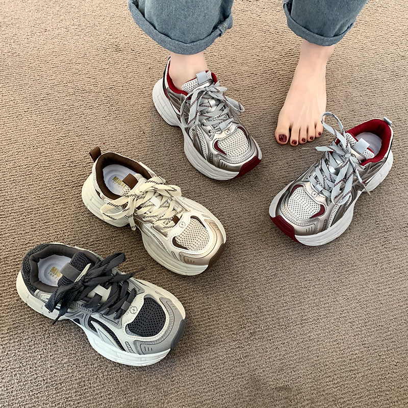 Retro insulated red sneakers platform for leisure