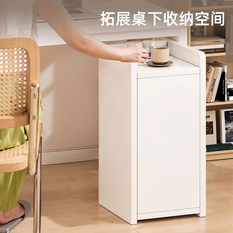 Estante de libro bajo la mesa, estante de almacenamiento de piso simple, pequeño y estrecho, no ocupa espacio, almacenamiento a prueba de polvo bajo la mesa, pequeño gabinete de libros, armario de almacenamiento integrado