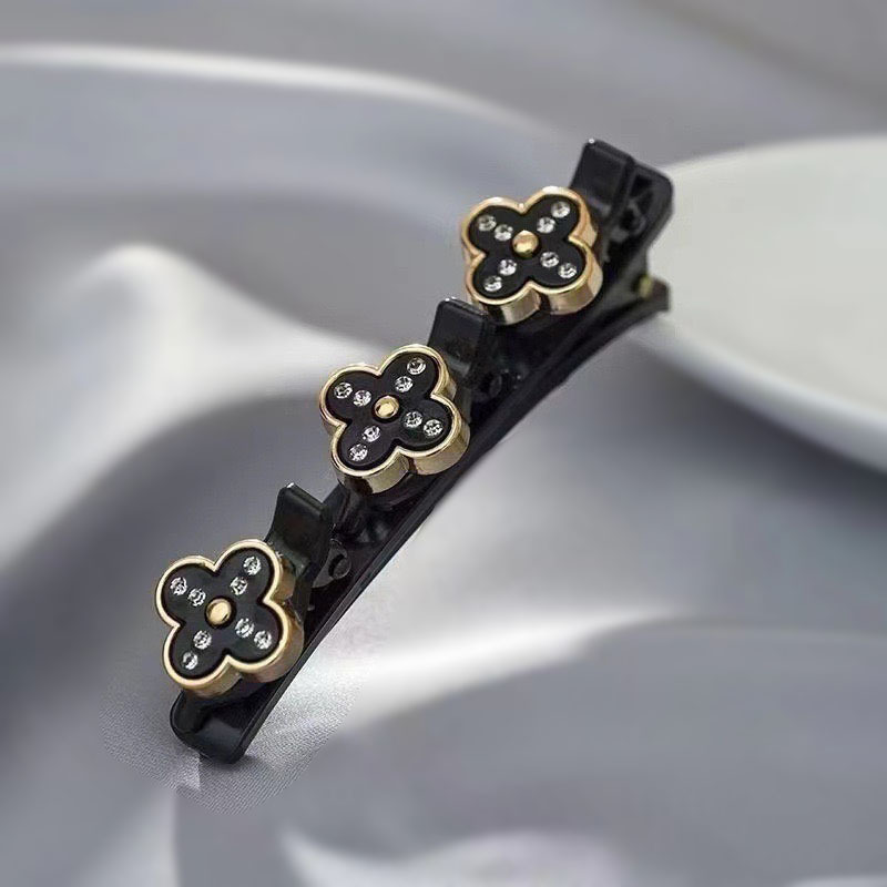 검은 십자가 네잎 클로버