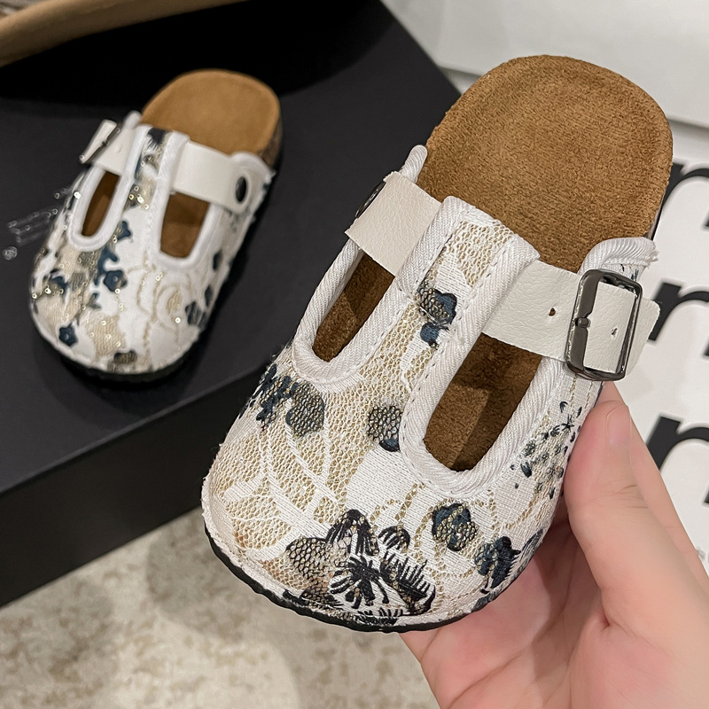 Spring and Autumn Closed-Toe Children's Slippers for Boys and Girls, Fashionable and High-End Embroidered Beach Casual Outdoor Sandals with Cork