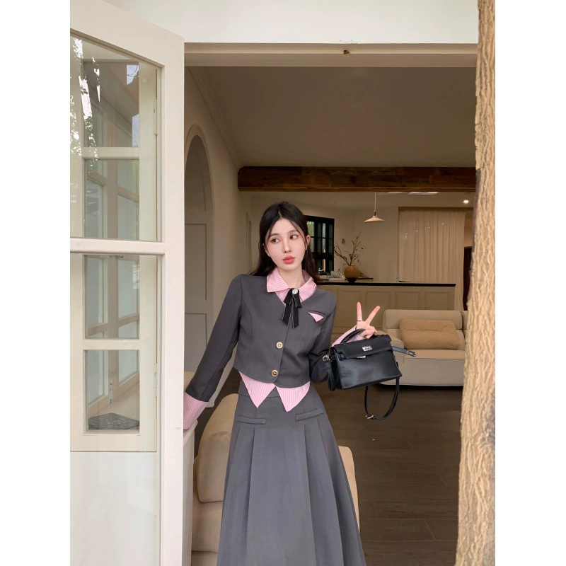 2023, плиссированное платье средней длины из двух предметов в американском ретро-стиле с узкой талией и искусственным топа в студенческом стиле, комплект из двух предметов