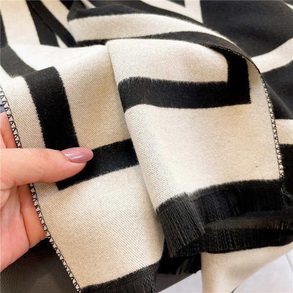 Winter universal double-sided geometric scarf made of faux fur