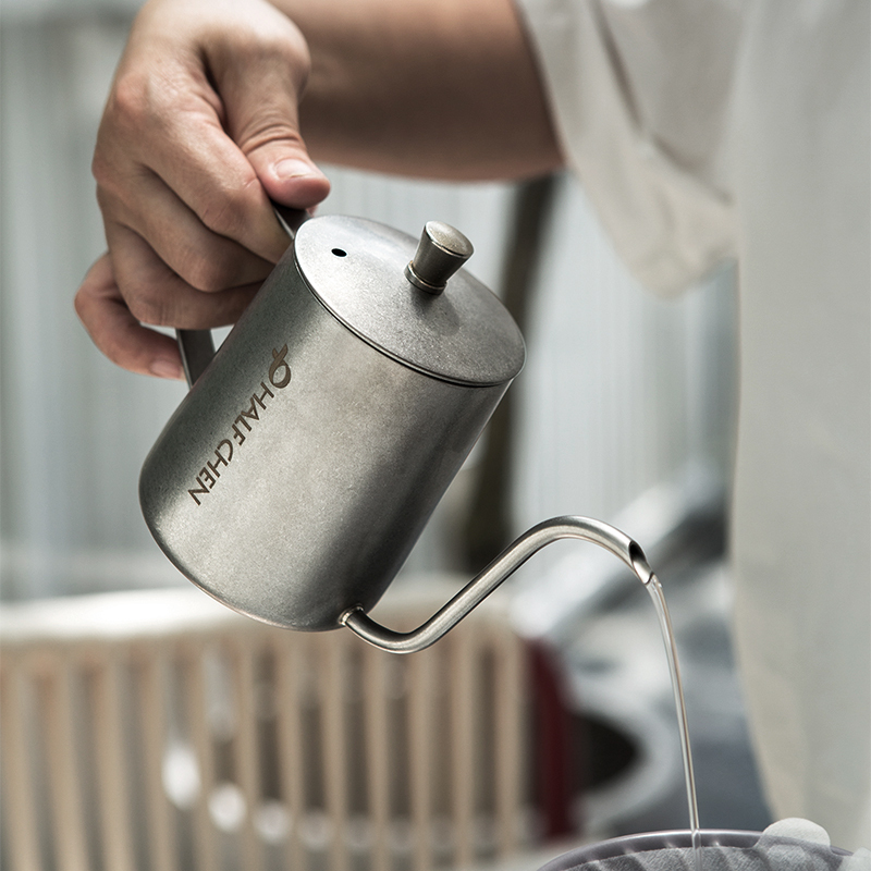 Silver Hand-Brewed Coffee Pot with a Slender Spout, 304 Stainless Steel Hand-Brewed Kettle, Japanese Retro Style Pour-Over Kettle Silver Hand-Brewed Coffee Pot with a Slender Spout, 304 Stainless Steel Hand-Brewed Kettle, Japanese Retro Style Pour-Over Kettle