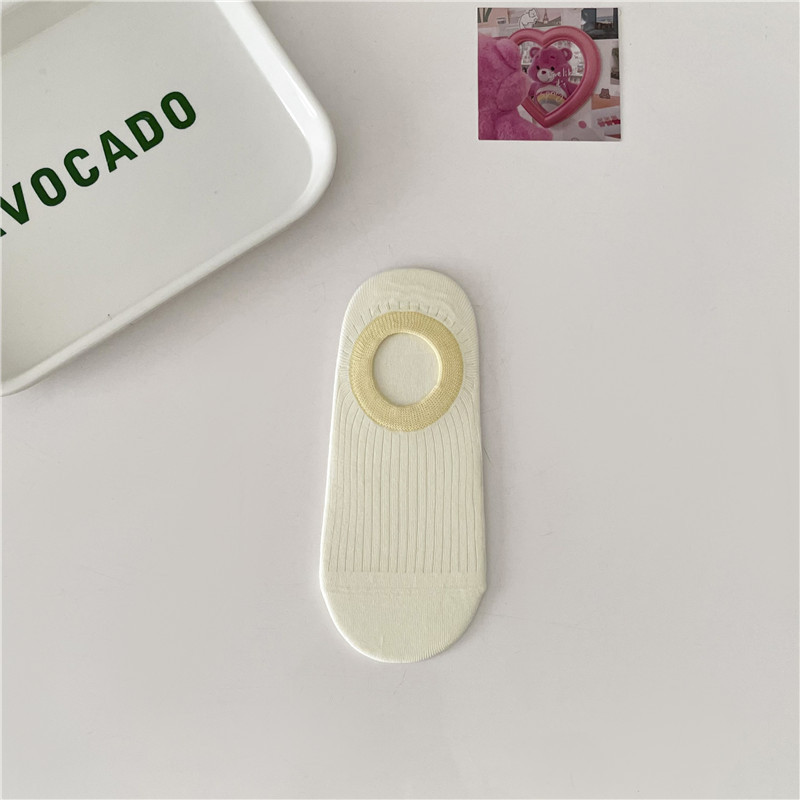 라이트 옐로우 양말 입