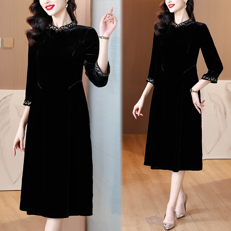 Quality-Guaranteed Age-Reducing Elegant Plus-Size Silk Velvet Dress for Moms, High-End New Chinese-Style Improved Cheongsam Gown Quality-Guaranteed Age-Reducing Elegant Plus-Size Silk Velvet Dress for Moms, High-End New Chinese-Style Improved Cheongsam Gown