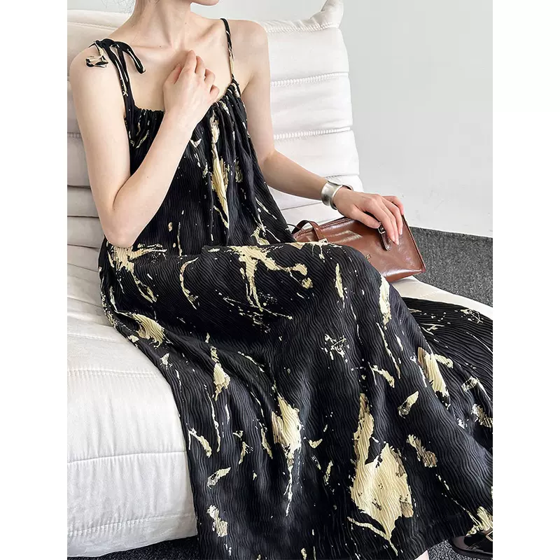 橘芷 2025春夏新款吊带连衣裙女韩系印花复古宽松垂感连衣裙6932